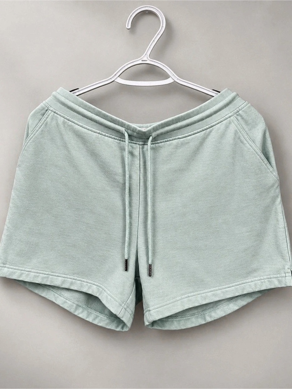 Eddie Bauer Women's Athletic Shorts in Green Size Large
